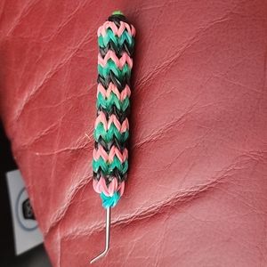 Loom hook with grip